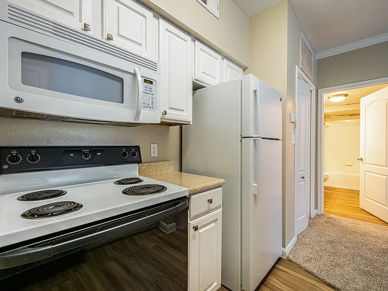 Baypoint Apartments — Photo 111