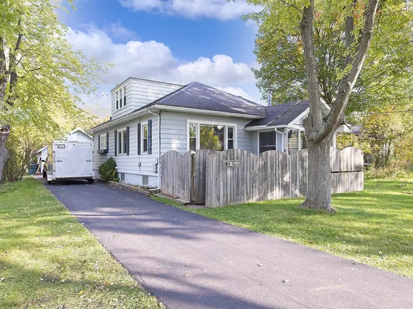 10814 W York House Rd, Beach Park, IL 60087