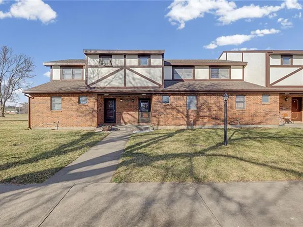 1103 Jeff Cir, Paola, KS 66071