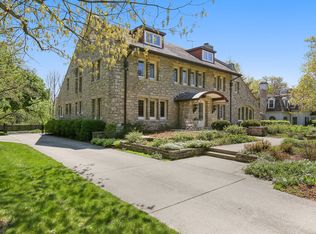 223 Bloomingbank Rd, Riverside, IL 60546