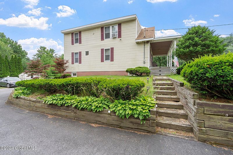 4th image of 282 Schoolhouse Road