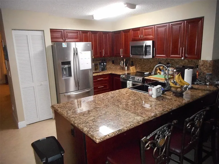 1741 SW 109th Ter — Photo 10