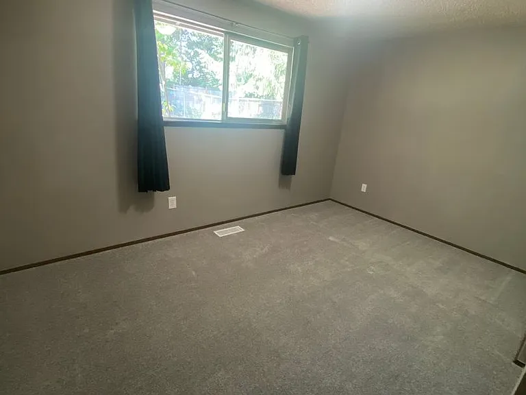 1335 Woodglen St NE — Photo 22
