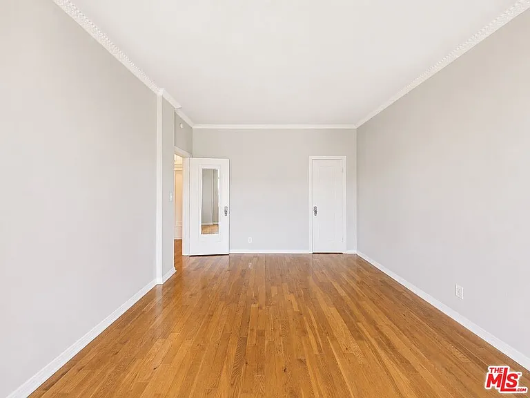 1314 N Hayworth Ave #303 — Photo 25