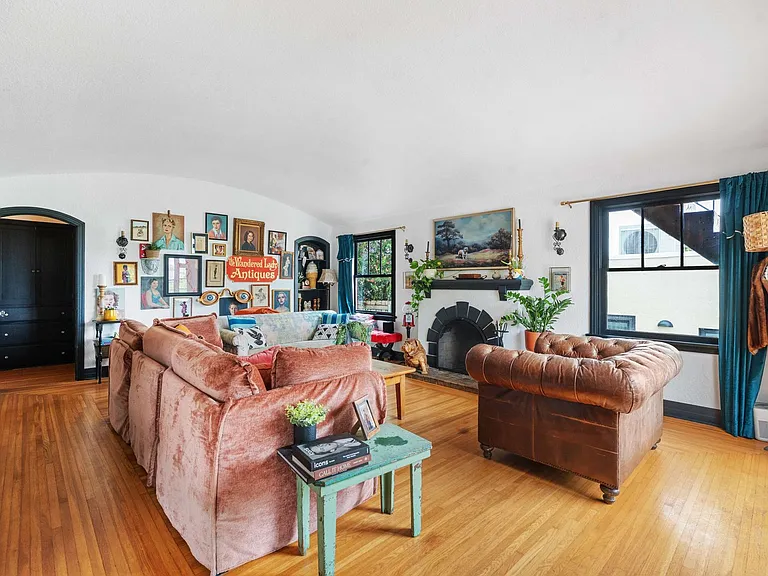 2615 Myrtle Ave — Photo 5