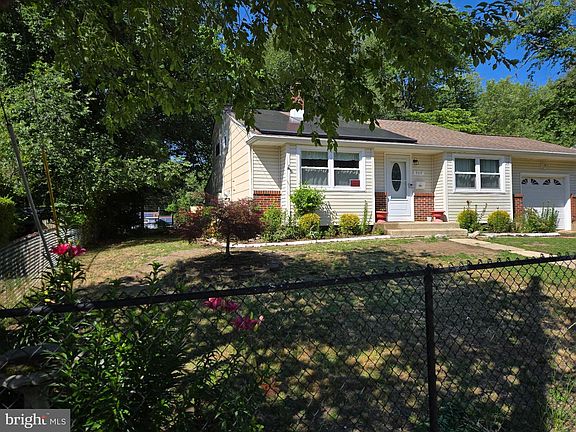 2nd image of 909 Bentley Rd