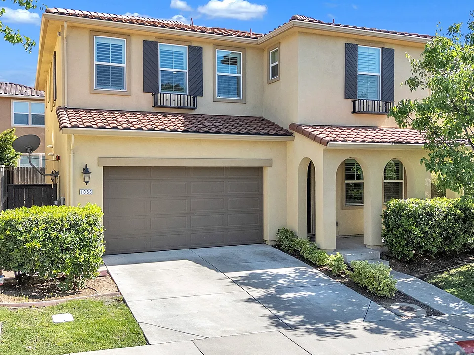 1083 Yucca Dr