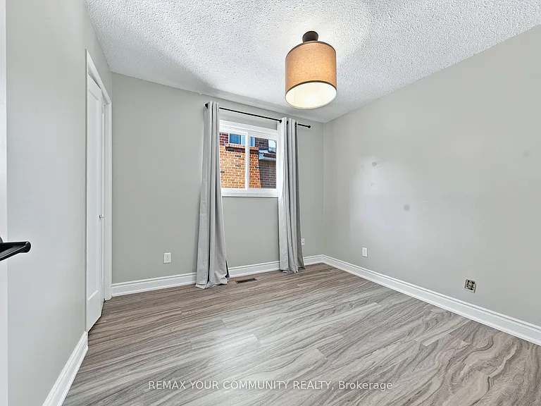 36 Roseville Dr #UPPER — Photo 21