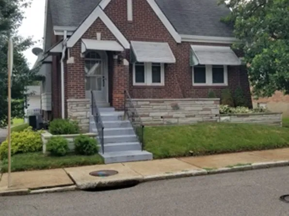 5200 Sunshine Dr, Saint Louis, MO 63109
