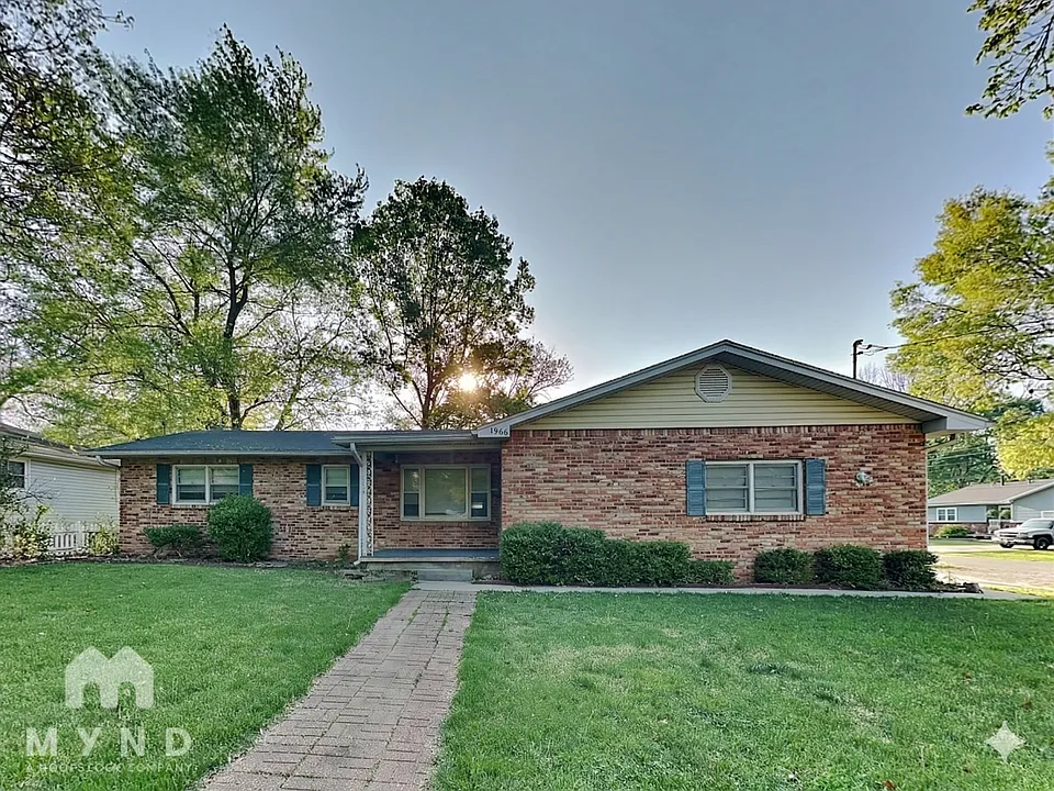 1966 S Mayfair Ave