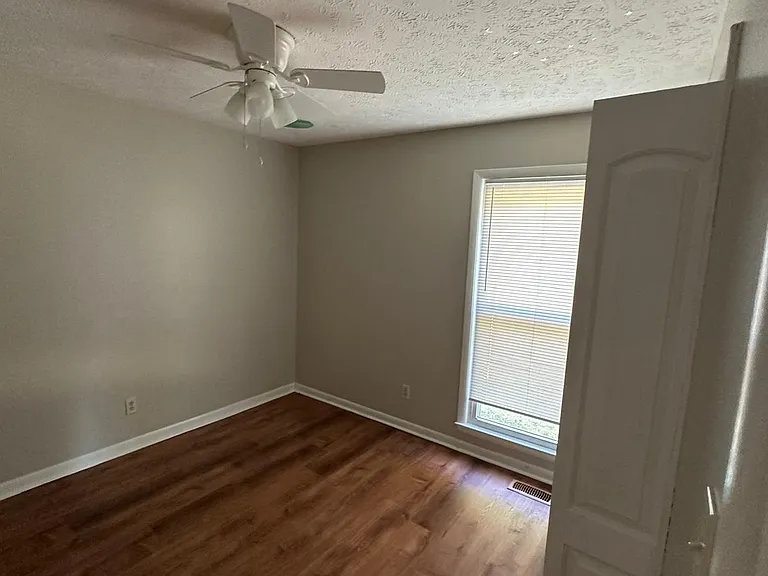 6338 Hawfield Dr — Photo 14