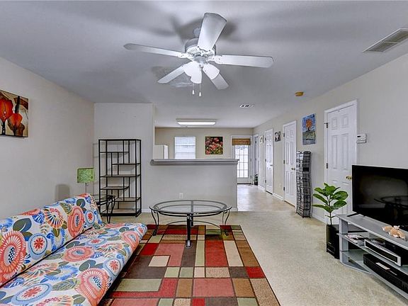 3rd image of 990 Harbins Rd Unit 2D