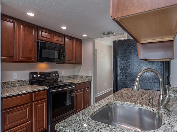 5th image of 628 Beach Park Ln #267