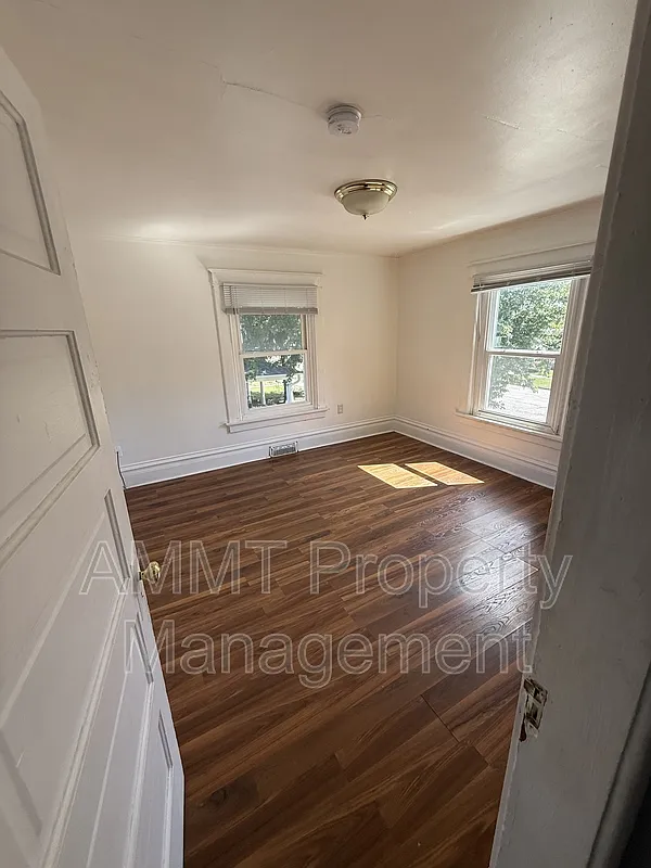 4 bed, 1.0 bath, 1485 sqft, $850 — Photo 1