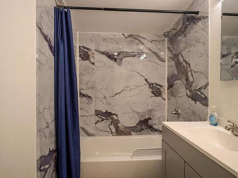 103 N Avenue Q — Photo 17