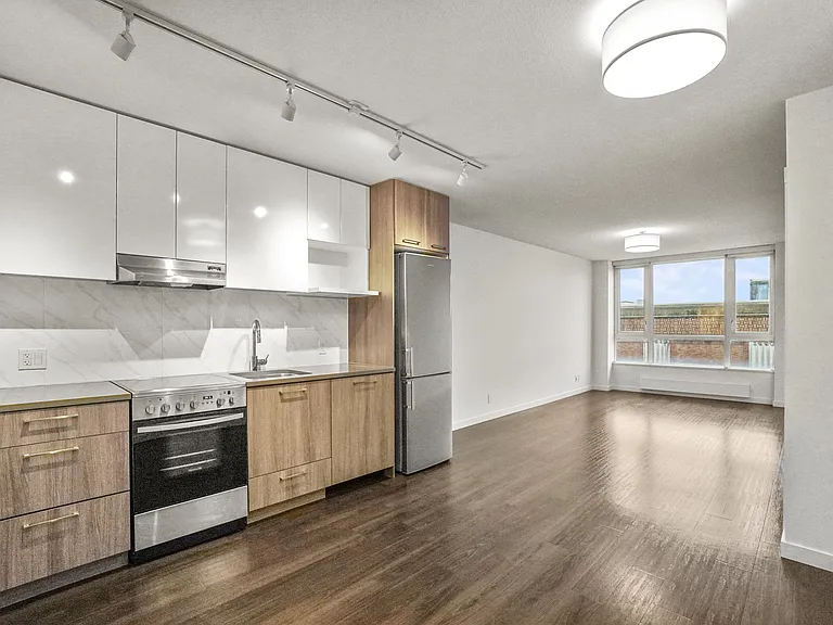 183 Georgia St E — Photo 109