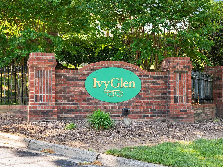 323 Ivy Glen Ct — Photo 26