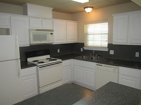 3rd image of 3828-30 Oldenburg Ln #3830