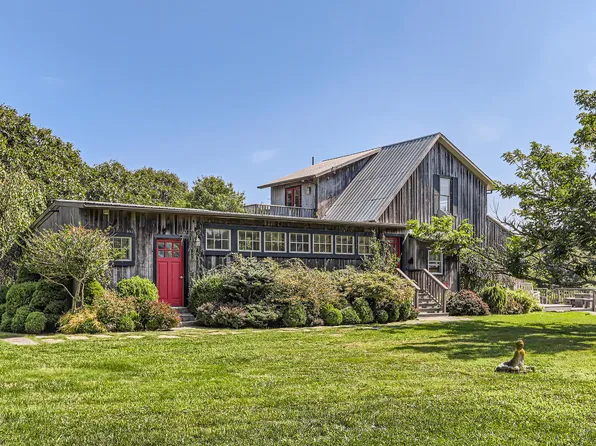 7 Tar Barrel Rd, Aquinnah, MA 02535