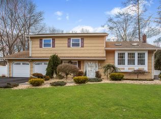 23 Whitman Rd, Morganville, NJ 07751