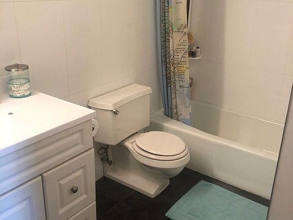5th image of 320 E 65th St APT 425