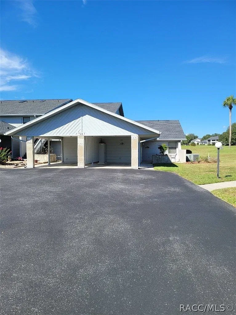Greenbriar two Condo — Photo 1