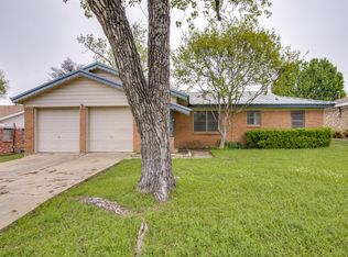 420 Vicki Pl, Hurst, TX 76053