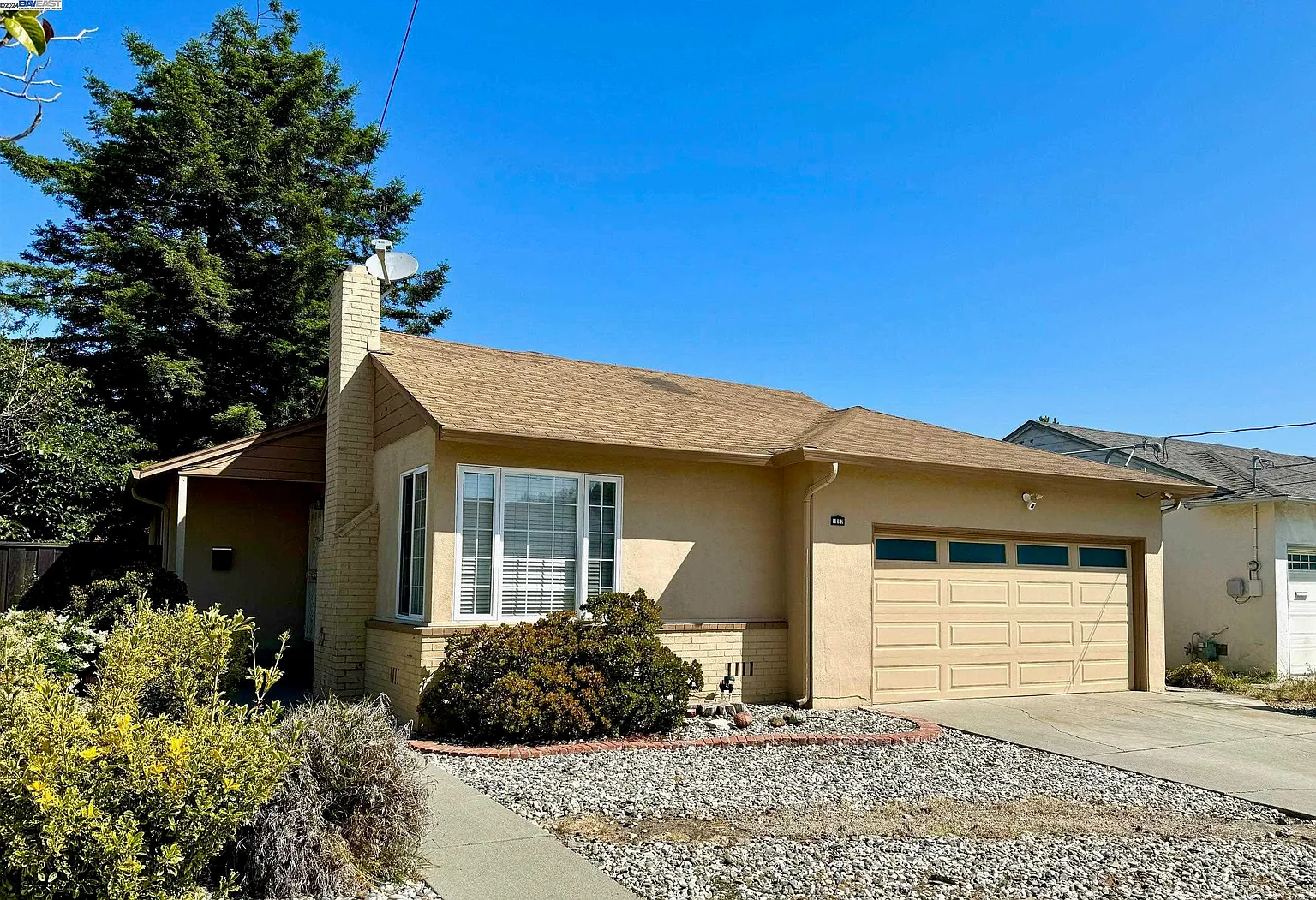 1867 Bandoni Ave photo 1