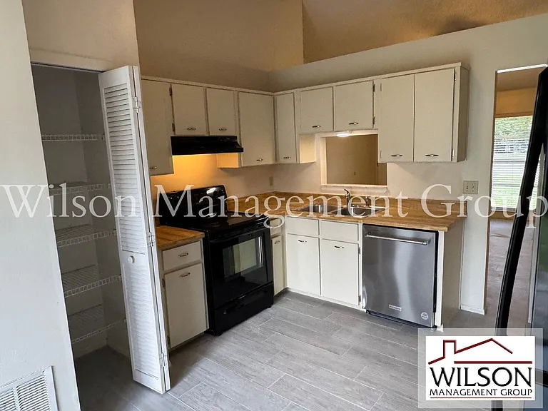 10041 Massey St — Photo 7