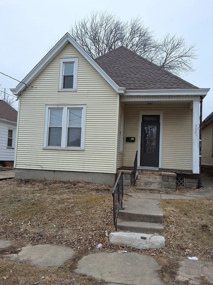 907 W Macqueen Ave photo 1