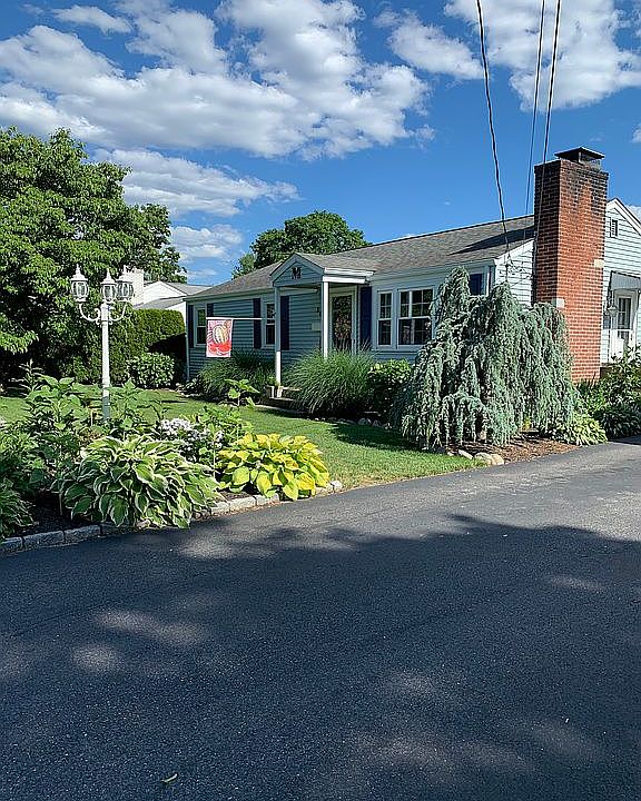 2nd image of 304 Long St