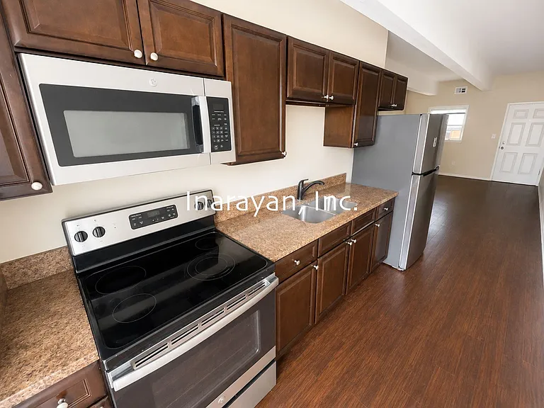 1045 W Washington St. — Photo 7