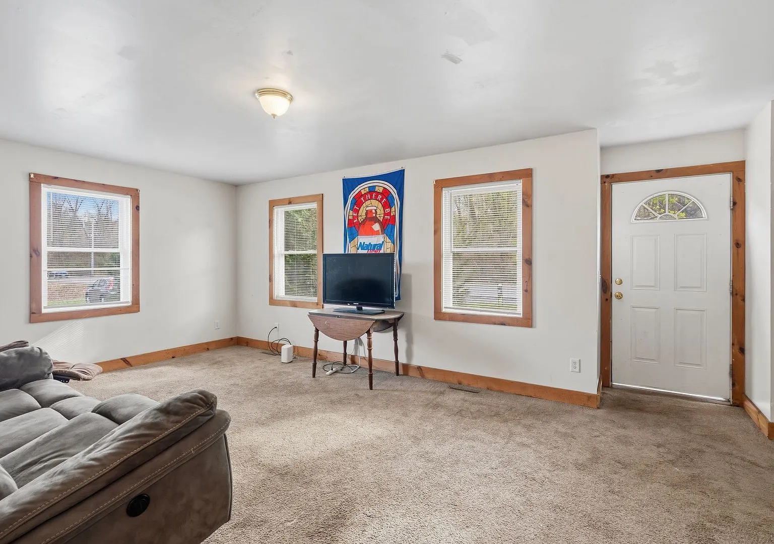 1181 Russell Rd — Photo 4