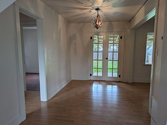 3rd image of 123 NW 9th St
