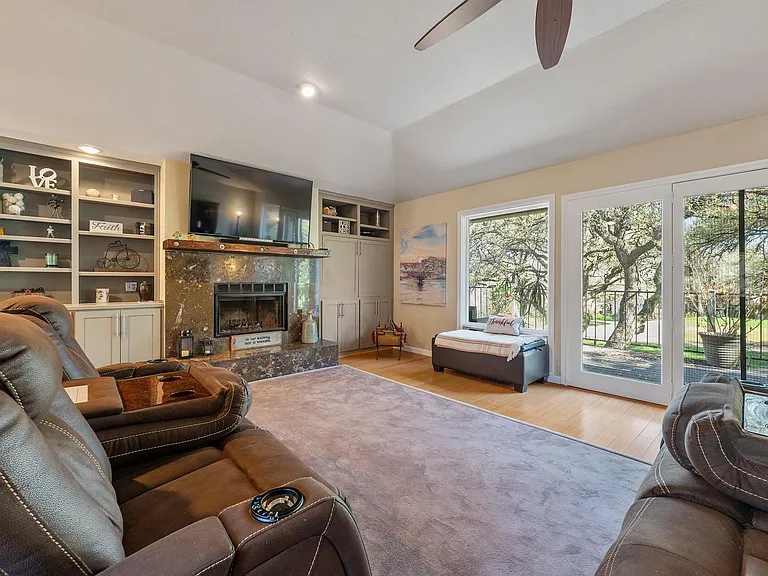 604 Rolling Green Dr — Photo 9