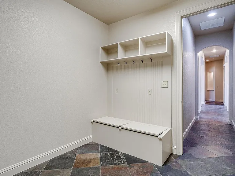 101 Prairie Dunes Dr — Photo 20