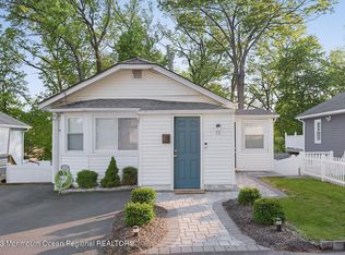 16 Middlesex Blvd, Keyport, NJ 07735