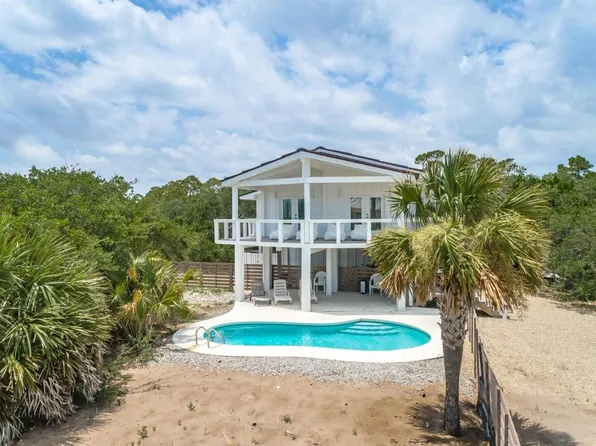 749 Gulf Dr, Eastpoint, FL 32328