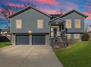 807 Old Stage Rd, Pleasant Hill, MO 64080