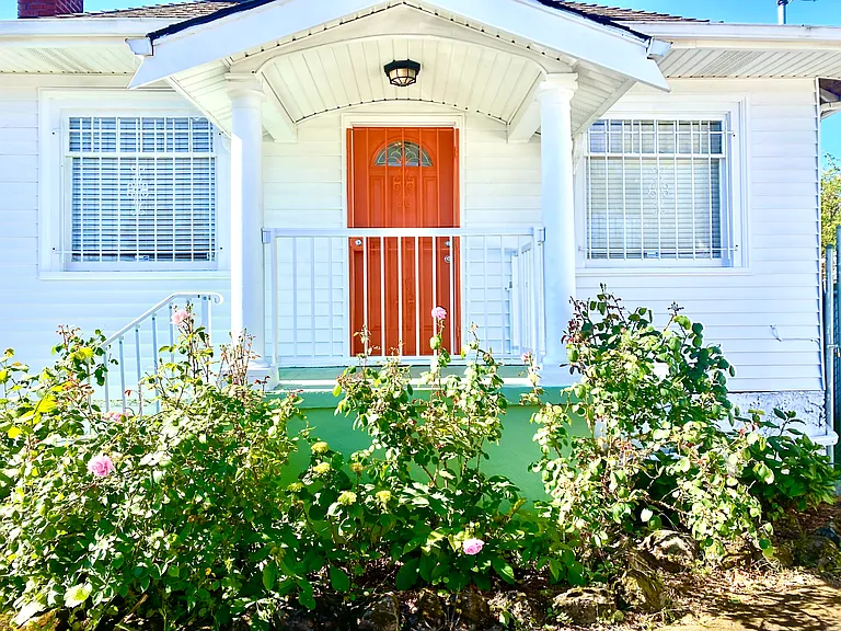 8132 SE Cooper St — Photo 1