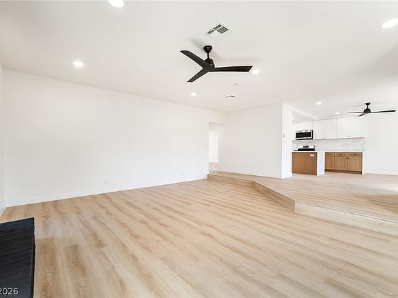 5th image of 3516 E Twain Ave