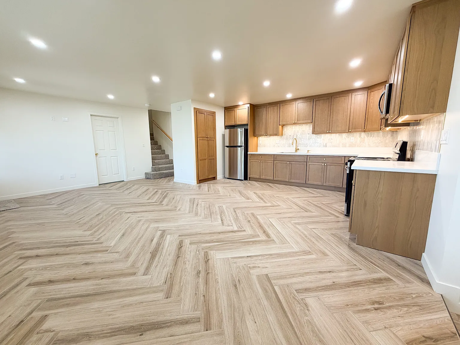 3 bed, 1395 sqft, $3,350 — Photo 3