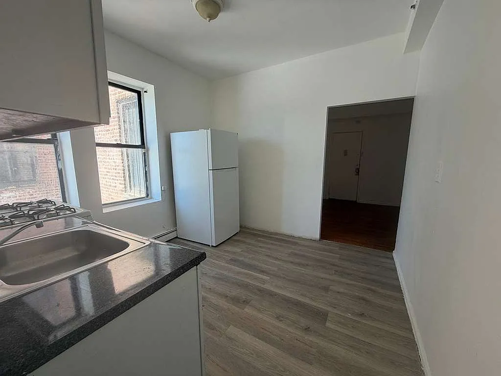 2 bed, 850 sqft, $1,900 — Photo 3