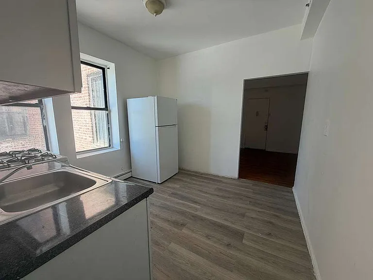 210-212 Central Ave #3E — Photo 3