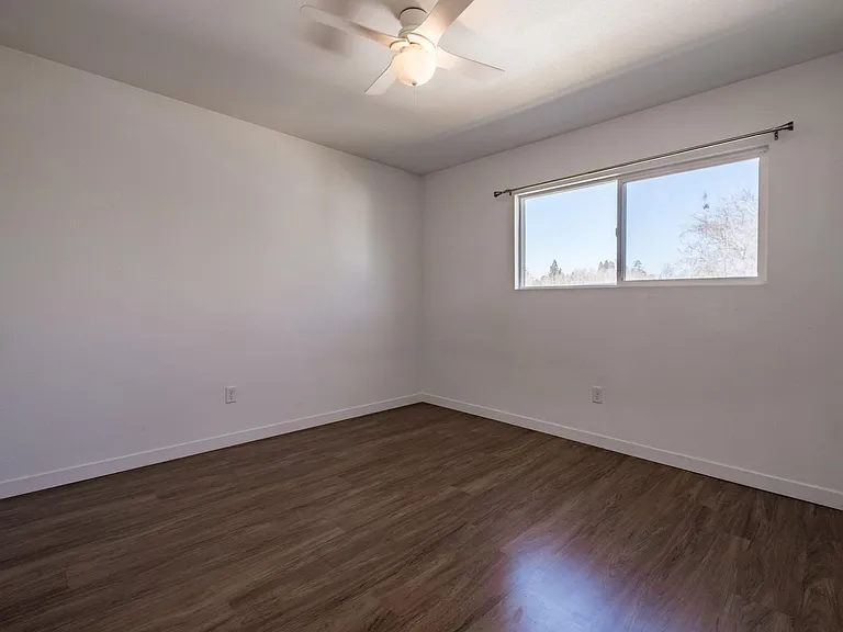 2757 Lakeside Dr — Photo 8