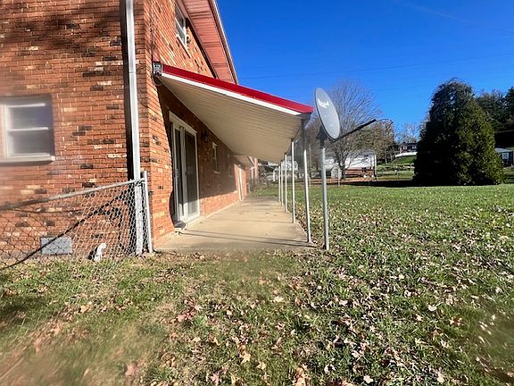 2nd image of 120 Meadow Ln