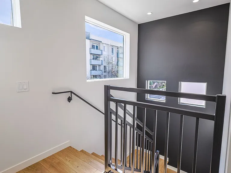 1227 N June St #1227 — Photo 21
