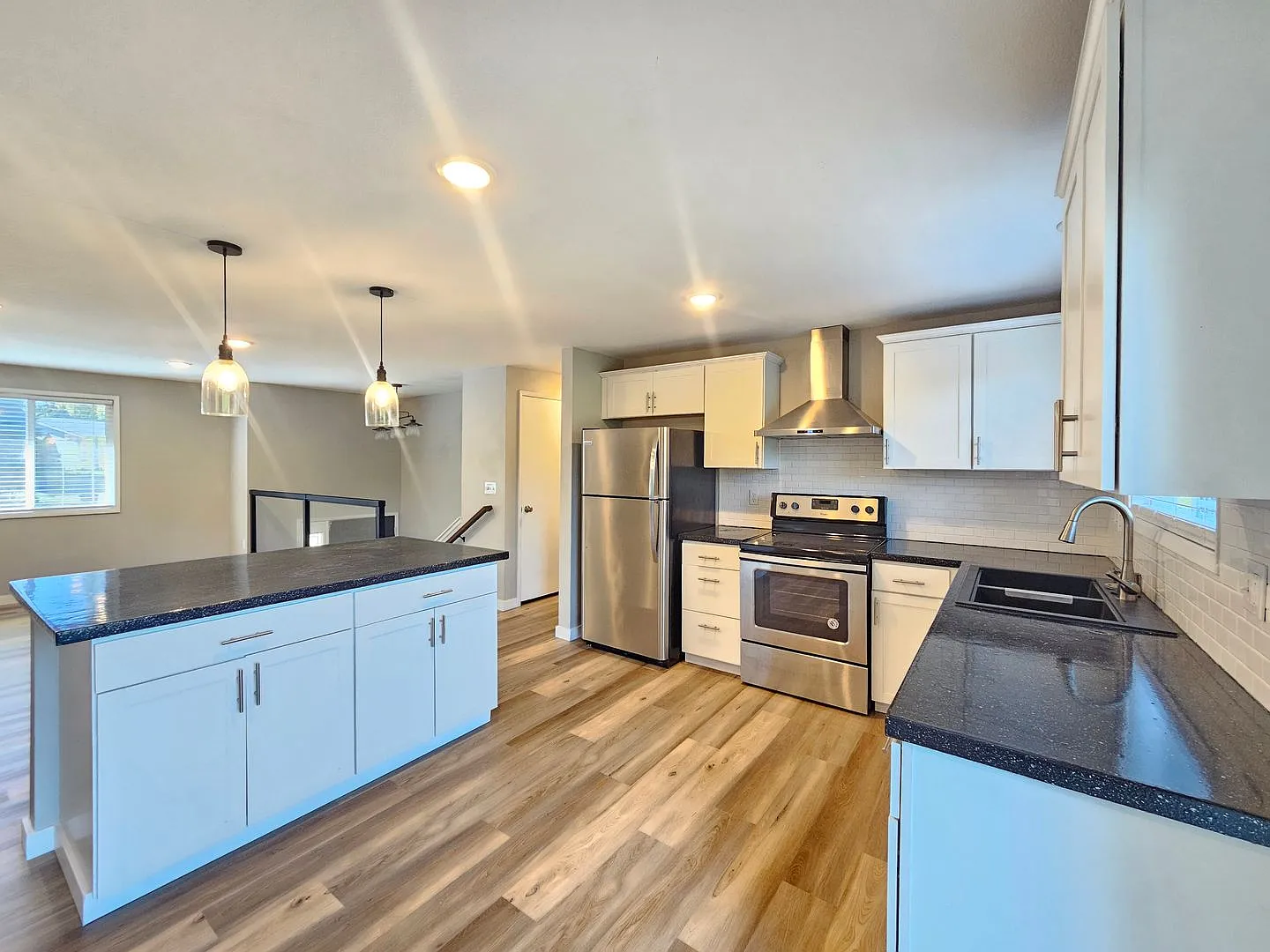 $3,100 - 3 Bed / 2 Bath Stunning and Modern Home in South Hill — Photo 2