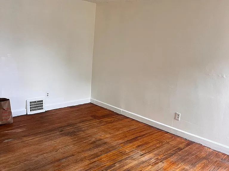 3417 Pine Ave — Photo 5