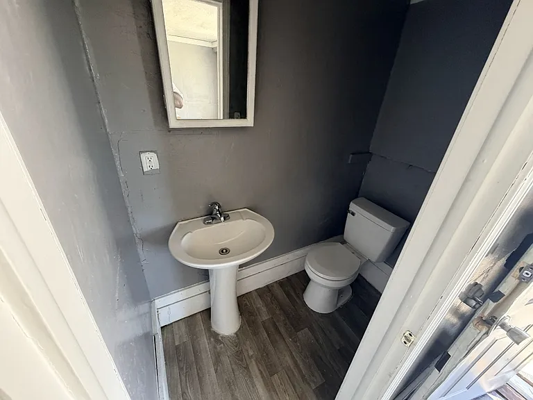 522 E Elm St — Photo 3